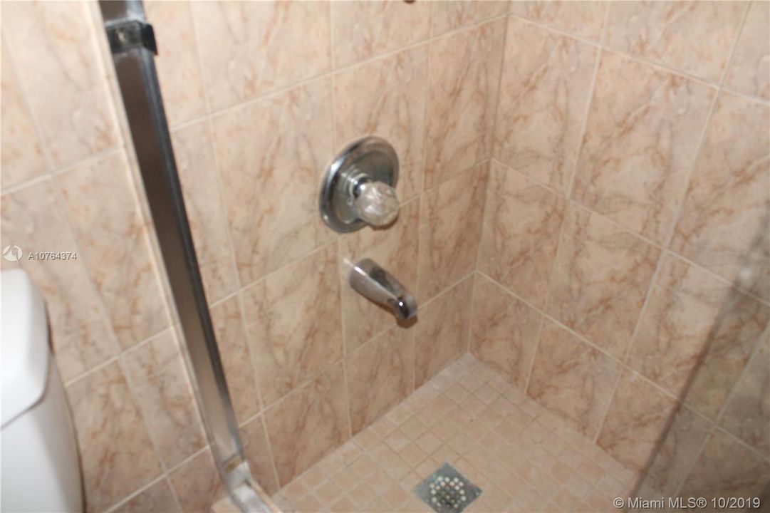 Vendido Recientemente: $111,000 (1 camas, 1 baños, 808 Pies cuadrados)