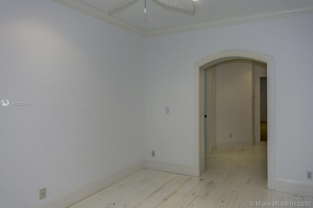 Недавно продано: $2,395,000 (4 спален, 5 ванн, 4085 Квадратных фут)