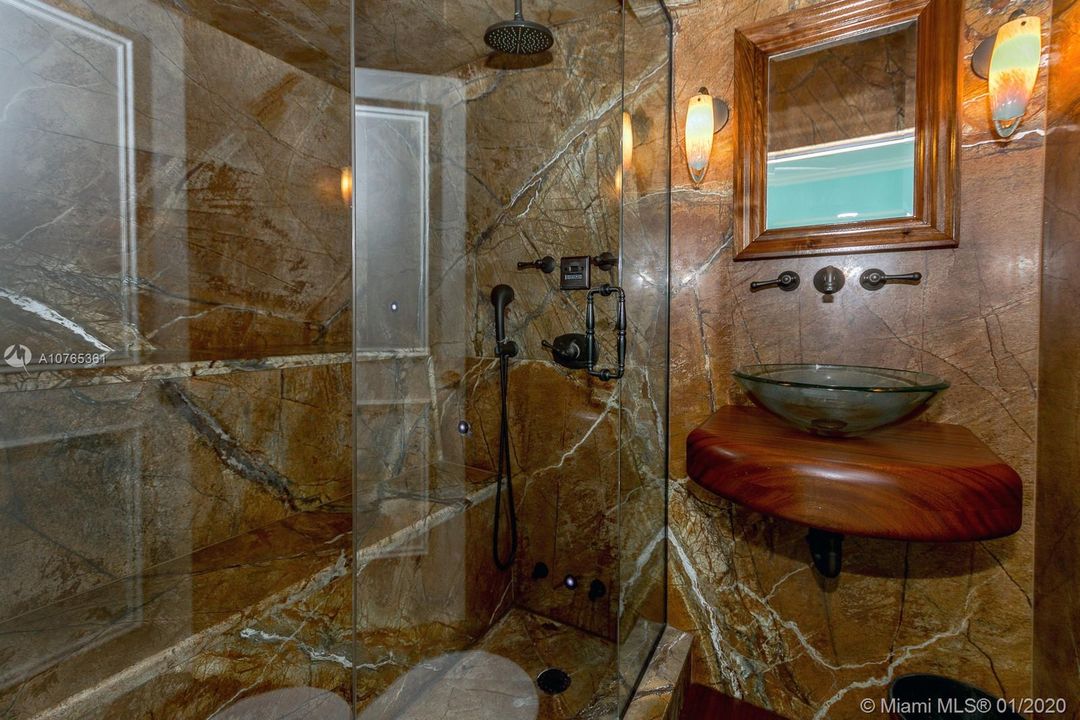 Недавно продано: $2,395,000 (4 спален, 5 ванн, 4085 Квадратных фут)