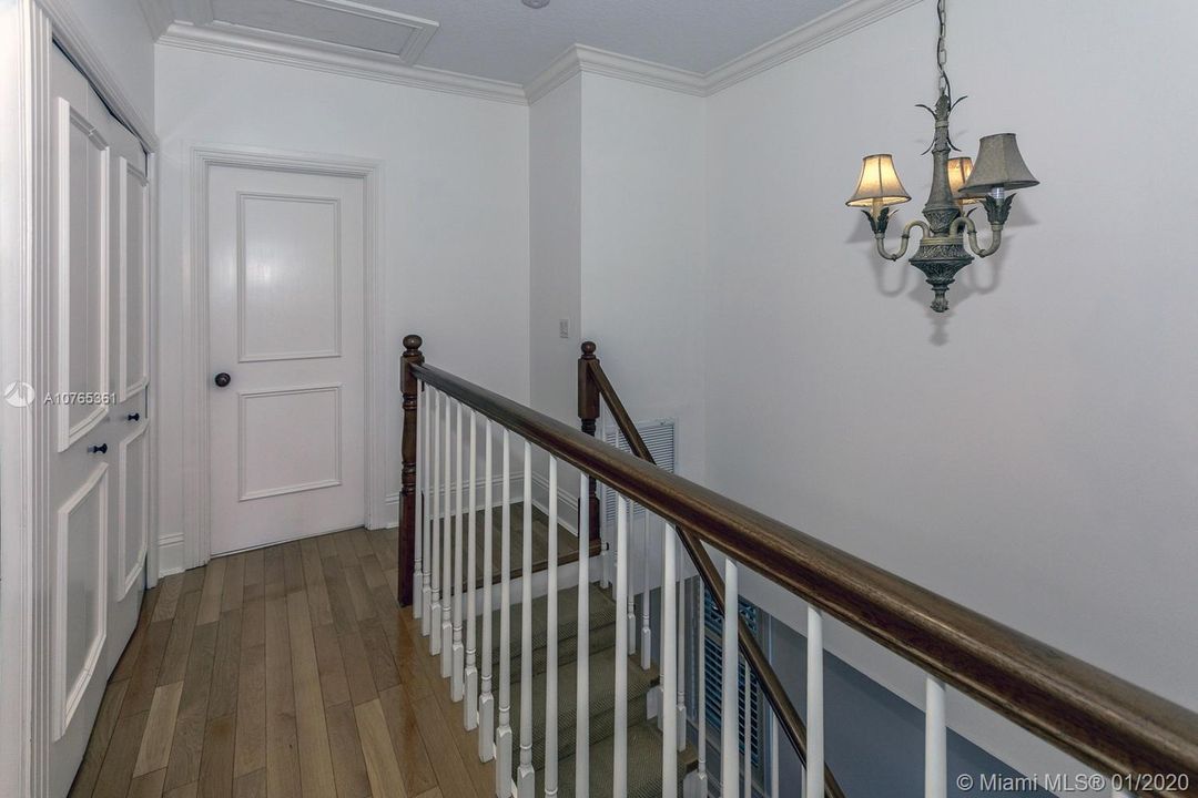 Недавно продано: $2,395,000 (4 спален, 5 ванн, 4085 Квадратных фут)