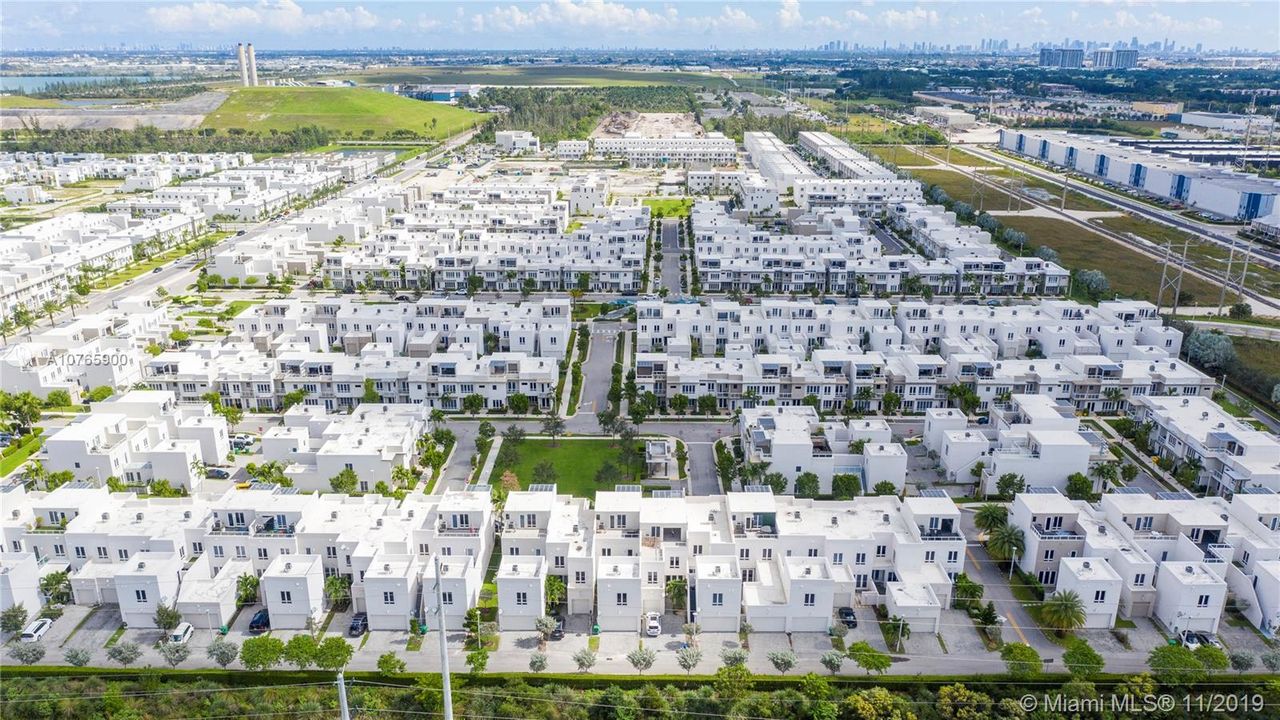 最近售出: $549,999 (4 贝兹, 4 浴室, 2599 平方英尺)