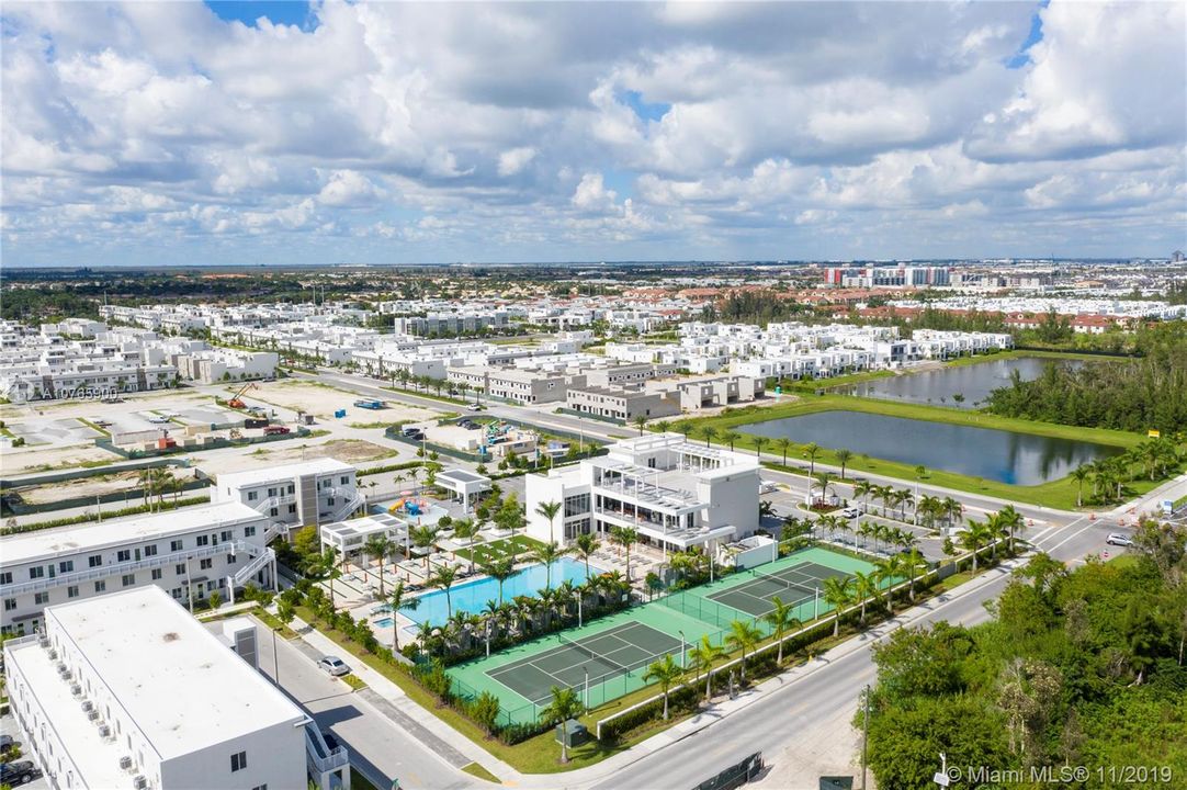 最近售出: $549,999 (4 贝兹, 4 浴室, 2599 平方英尺)