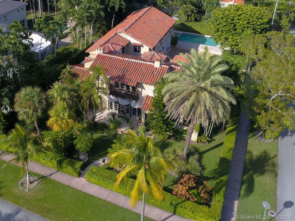 803 N. Greenway Dr., Coral Gables - Mediterranean estate on prestigious N. Greenway drivve, overlooking the Granada Golf Course. | 5 bd | 6.5 ba | 5,403sf LA | 16,400sf Lot