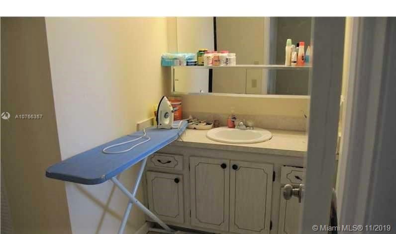 Vendido Recientemente: $69,900 (1 camas, 1 baños, 925 Pies cuadrados)