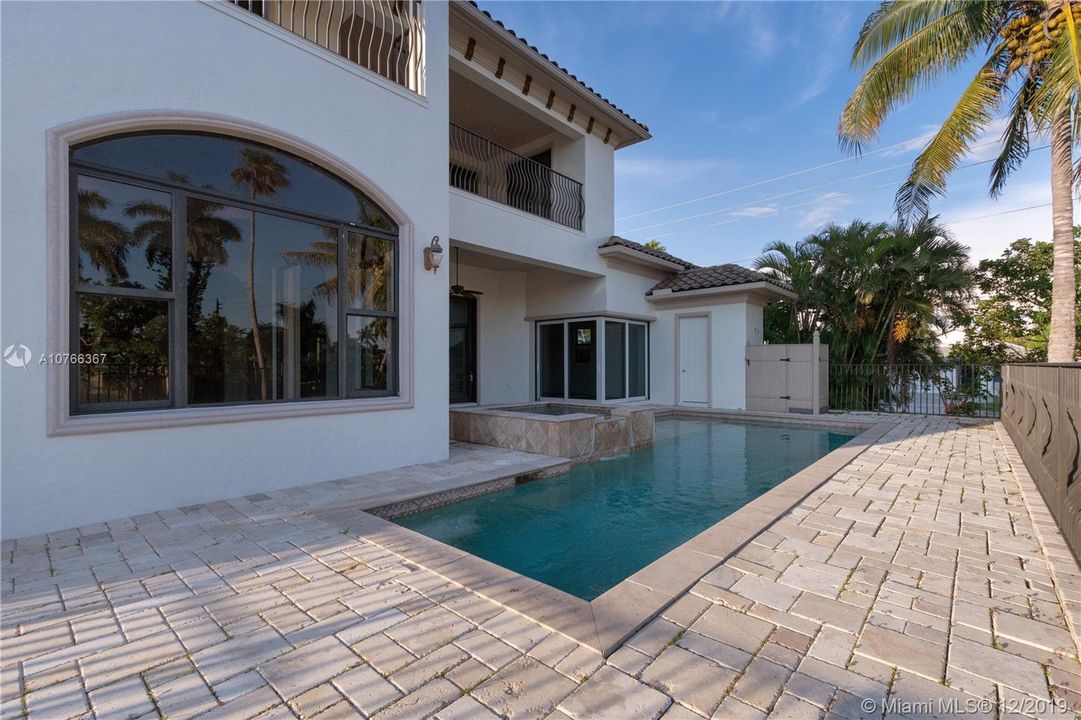 Vendido Recientemente: $1,699,000 (5 camas, 4 baños, 0 Pies cuadrados)