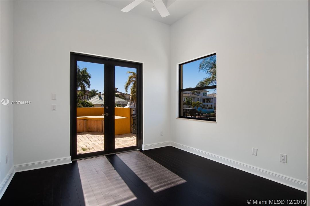 Vendido Recientemente: $1,699,000 (5 camas, 4 baños, 0 Pies cuadrados)