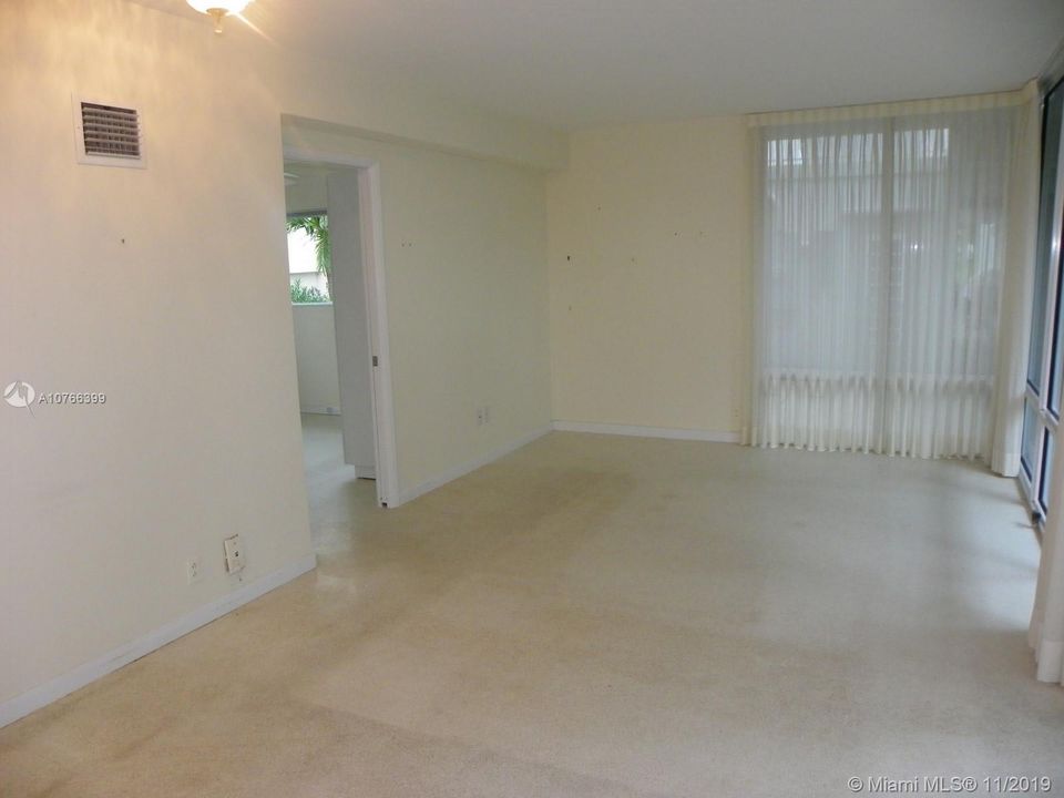 最近售出: $172,000 (2 贝兹, 2 浴室, 850 平方英尺)