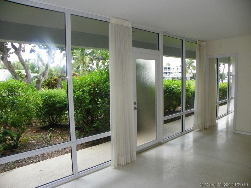 最近售出: $172,000 (2 贝兹, 2 浴室, 850 平方英尺)