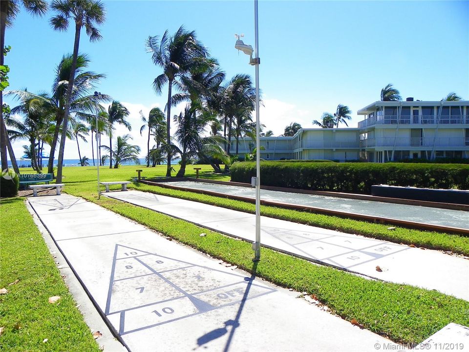 最近售出: $172,000 (2 贝兹, 2 浴室, 850 平方英尺)