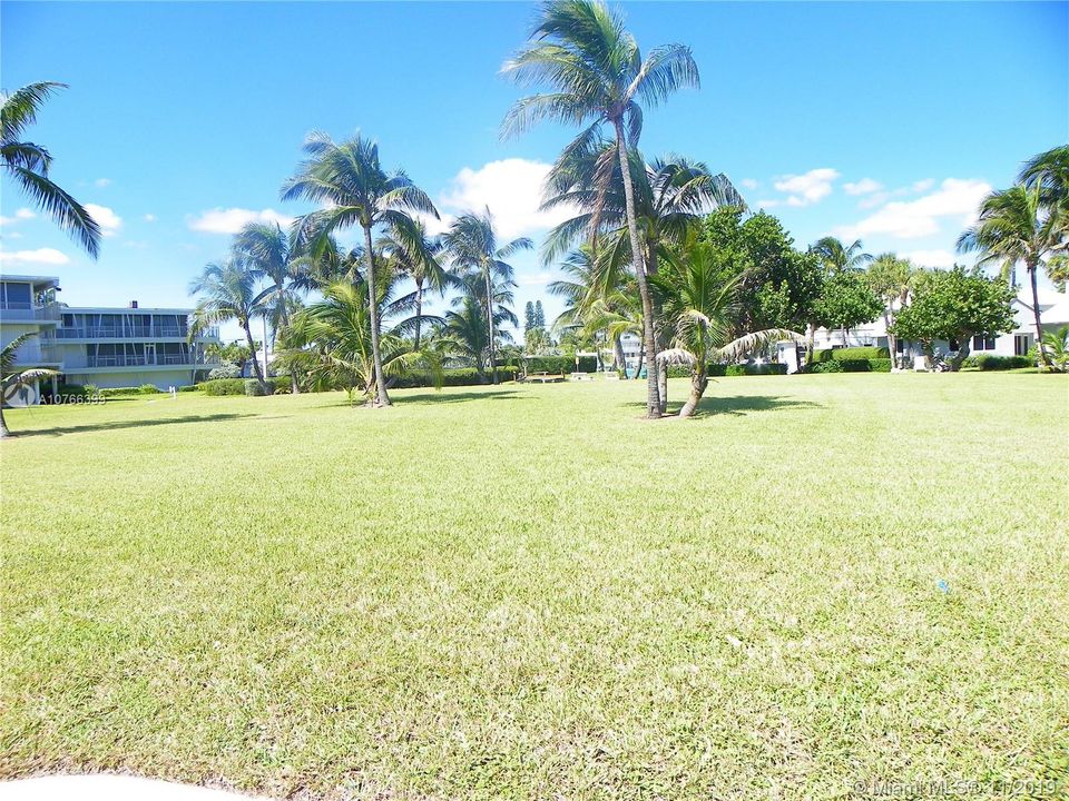 最近售出: $172,000 (2 贝兹, 2 浴室, 850 平方英尺)