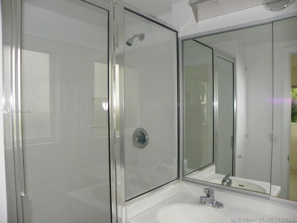 最近售出: $172,000 (2 贝兹, 2 浴室, 850 平方英尺)