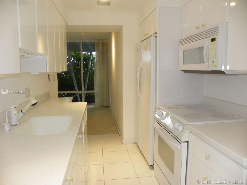 最近售出: $172,000 (2 贝兹, 2 浴室, 850 平方英尺)