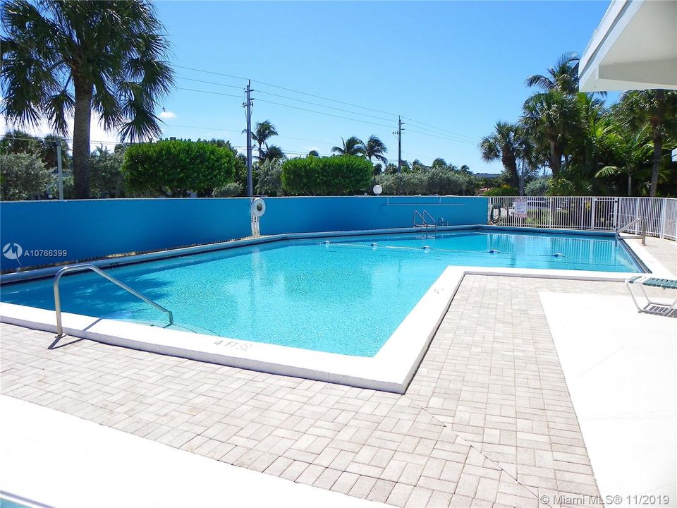 最近售出: $172,000 (2 贝兹, 2 浴室, 850 平方英尺)