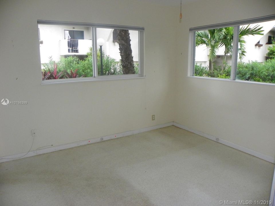 最近售出: $172,000 (2 贝兹, 2 浴室, 850 平方英尺)