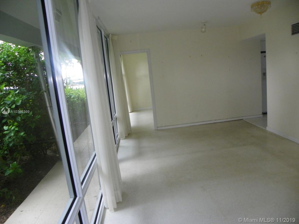 最近售出: $172,000 (2 贝兹, 2 浴室, 850 平方英尺)