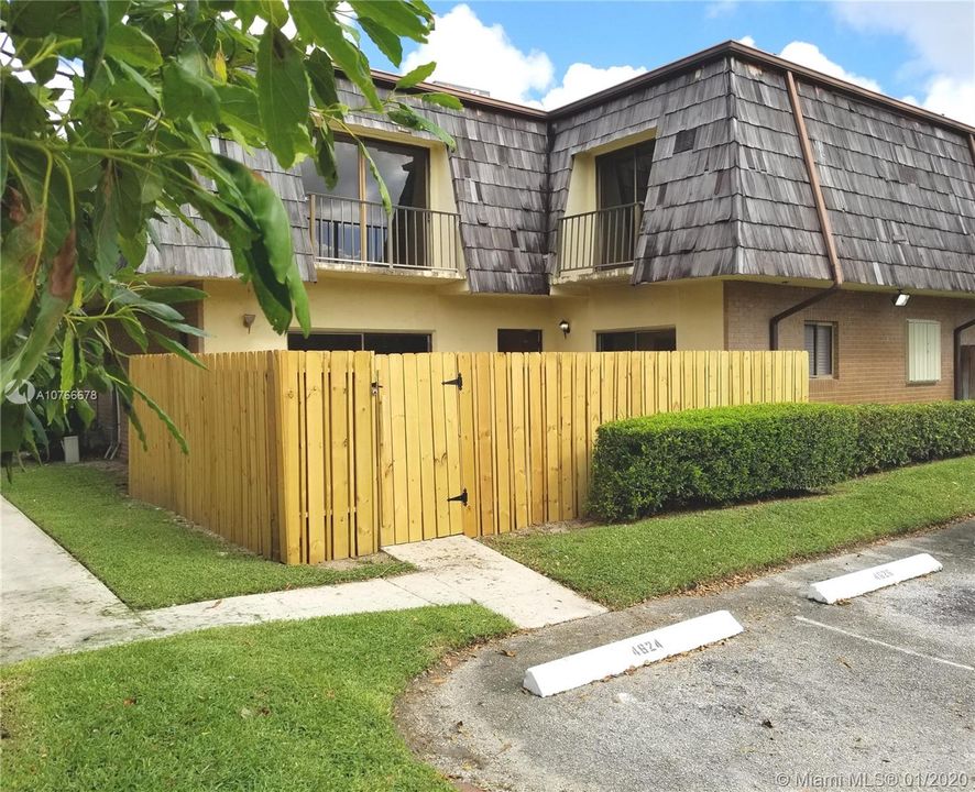 Recently Sold: $157,000 (2 beds, 1 baths, 1272 Square Feet)