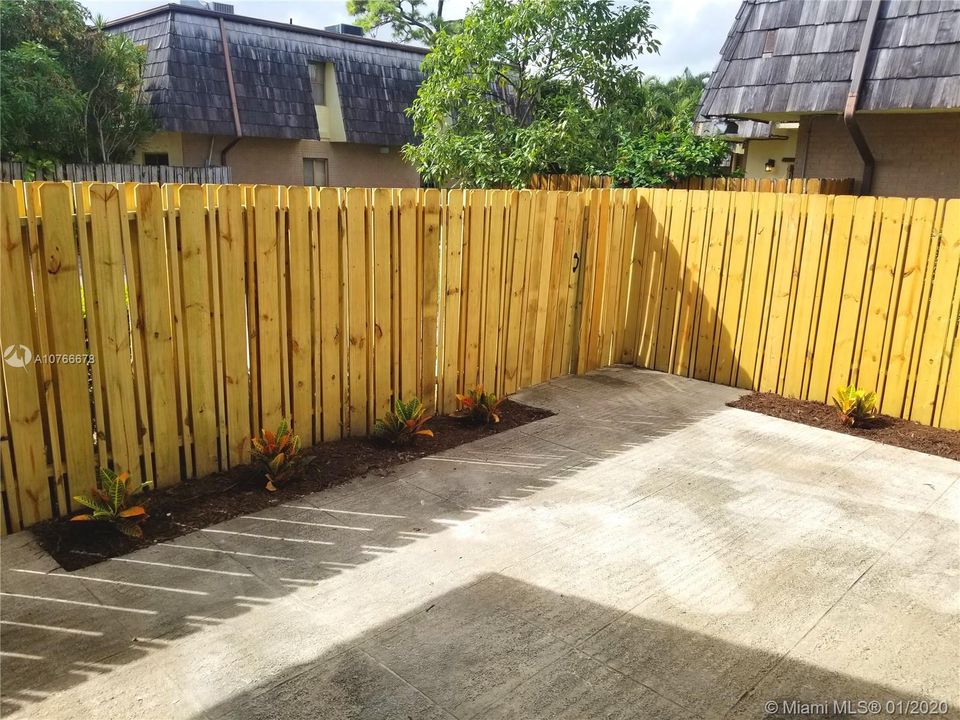 Recently Sold: $157,000 (2 beds, 1 baths, 1272 Square Feet)