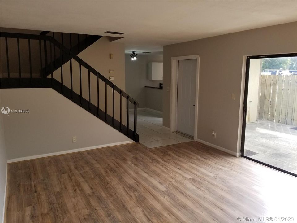 Recently Sold: $157,000 (2 beds, 1 baths, 1272 Square Feet)