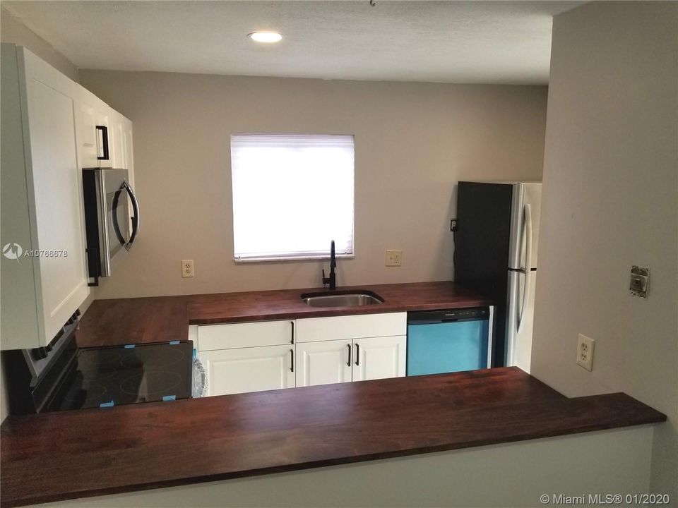 Recently Sold: $157,000 (2 beds, 1 baths, 1272 Square Feet)