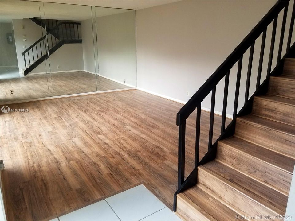 Recently Sold: $157,000 (2 beds, 1 baths, 1272 Square Feet)