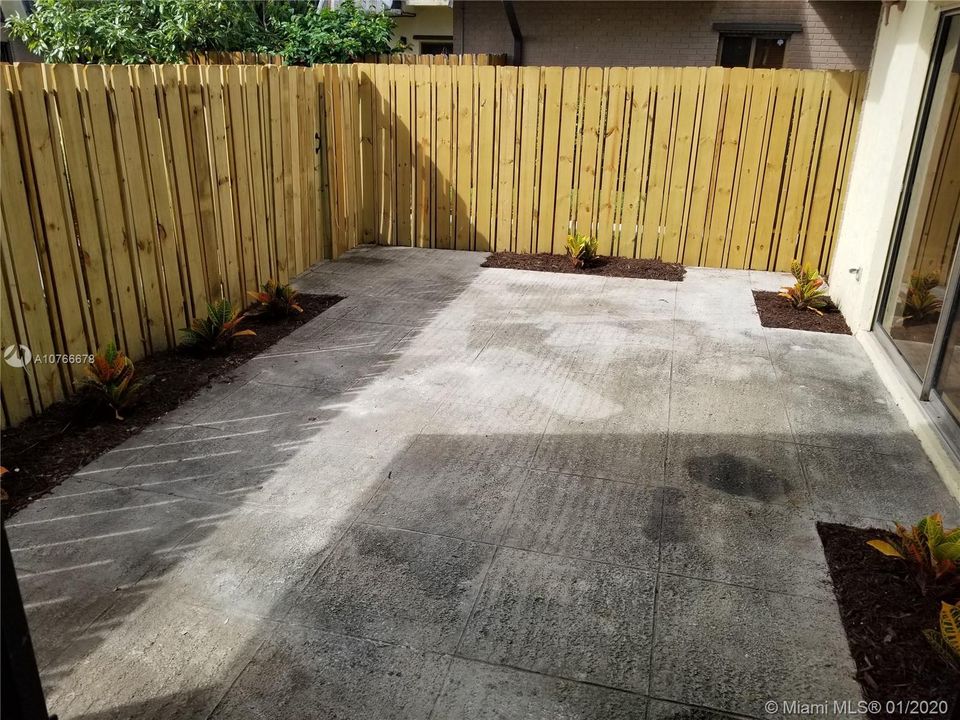 Recently Sold: $157,000 (2 beds, 1 baths, 1272 Square Feet)