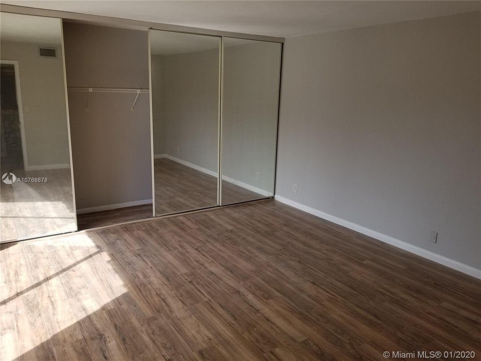 Recently Sold: $157,000 (2 beds, 1 baths, 1272 Square Feet)