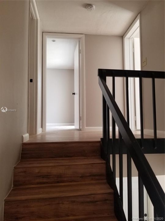 Recently Sold: $157,000 (2 beds, 1 baths, 1272 Square Feet)