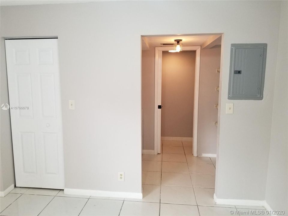 Recently Sold: $157,000 (2 beds, 1 baths, 1272 Square Feet)