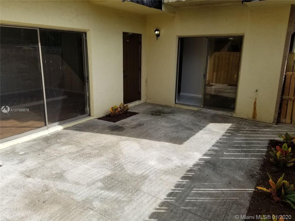 Recently Sold: $157,000 (2 beds, 1 baths, 1272 Square Feet)