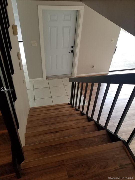 Recently Sold: $157,000 (2 beds, 1 baths, 1272 Square Feet)