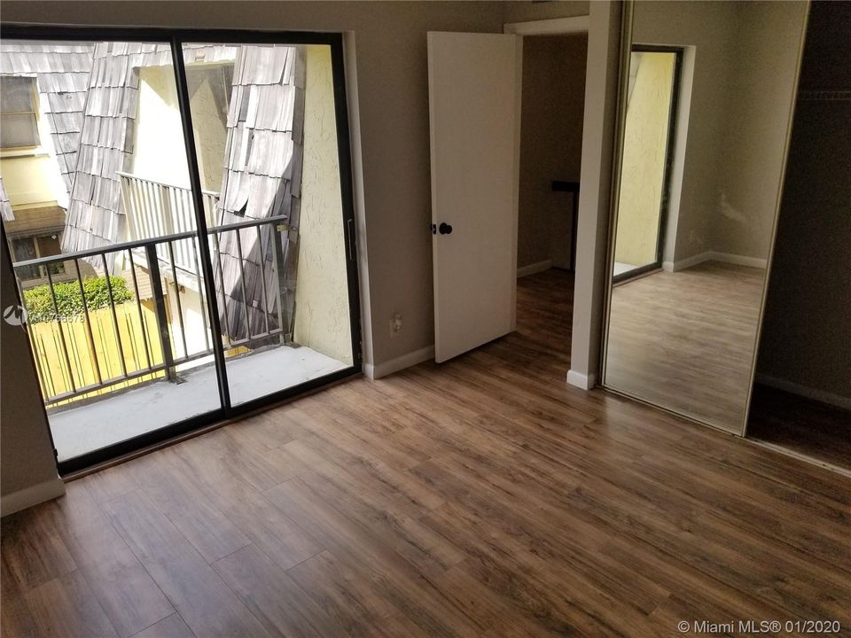 Recently Sold: $157,000 (2 beds, 1 baths, 1272 Square Feet)