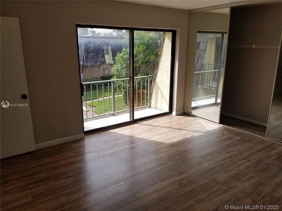 Recently Sold: $157,000 (2 beds, 1 baths, 1272 Square Feet)