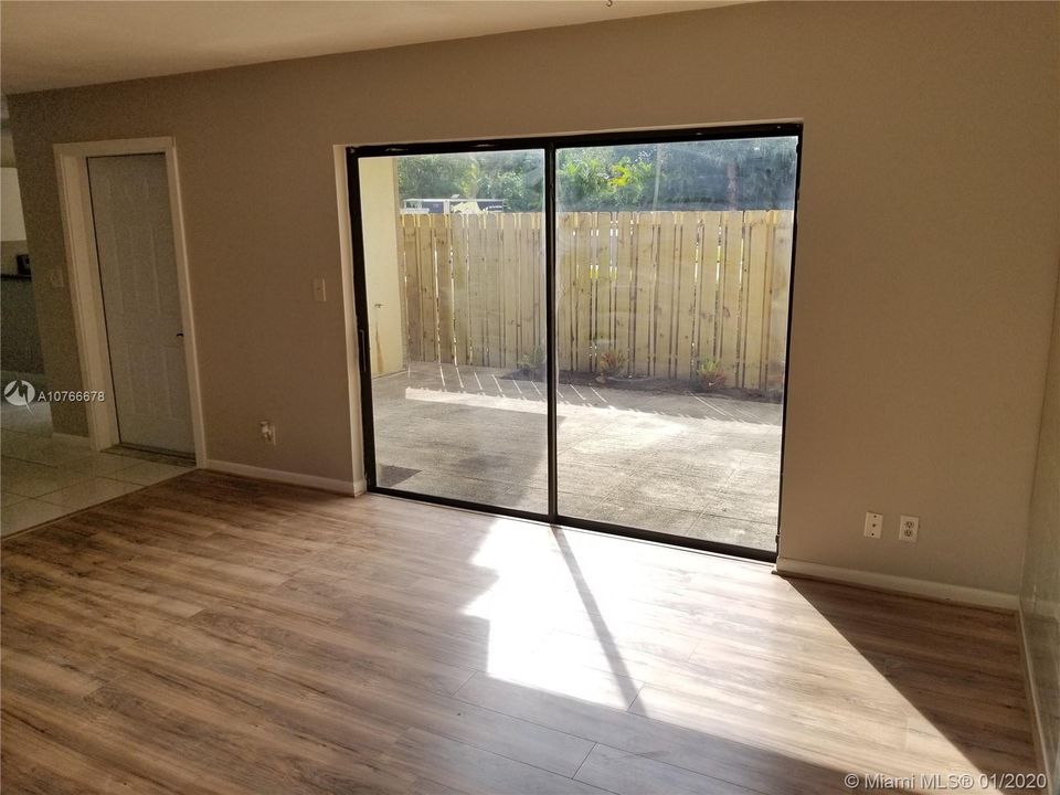 Recently Sold: $157,000 (2 beds, 1 baths, 1272 Square Feet)