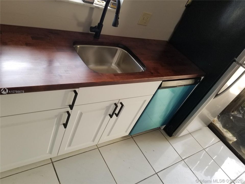 Recently Sold: $157,000 (2 beds, 1 baths, 1272 Square Feet)