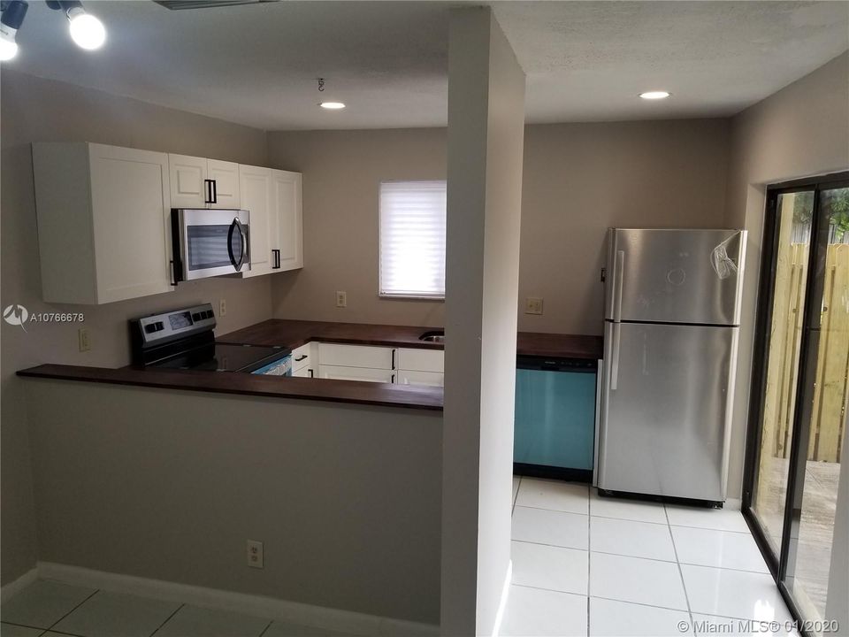 Recently Sold: $157,000 (2 beds, 1 baths, 1272 Square Feet)