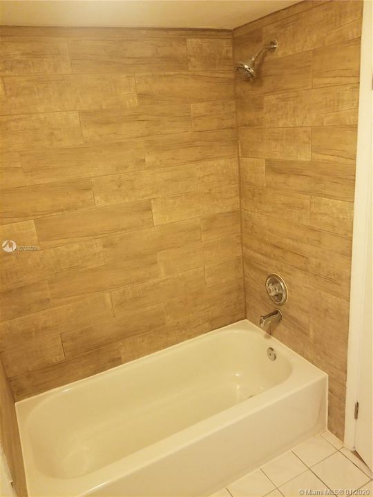 Recently Sold: $157,000 (2 beds, 1 baths, 1272 Square Feet)