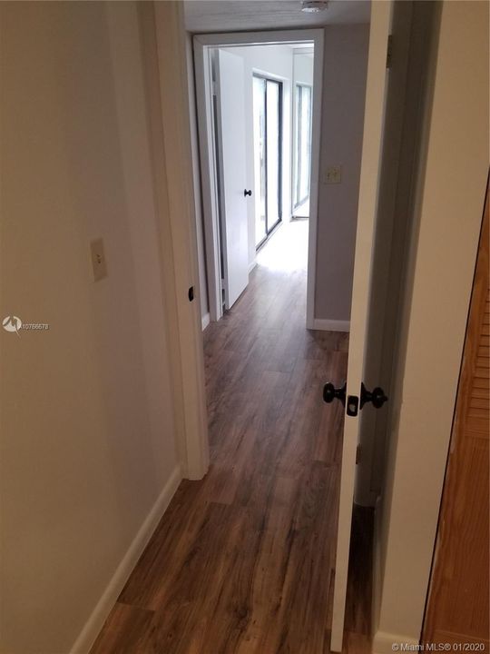 Recently Sold: $157,000 (2 beds, 1 baths, 1272 Square Feet)