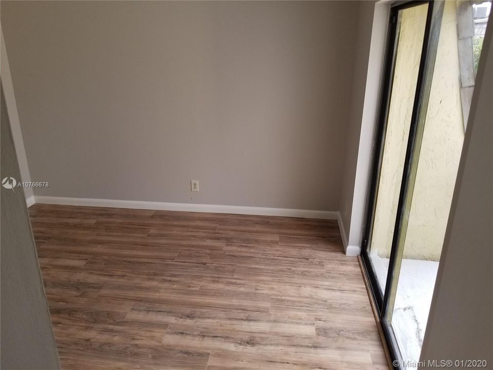 Recently Sold: $157,000 (2 beds, 1 baths, 1272 Square Feet)