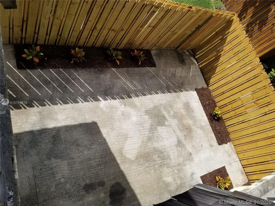 Recently Sold: $157,000 (2 beds, 1 baths, 1272 Square Feet)