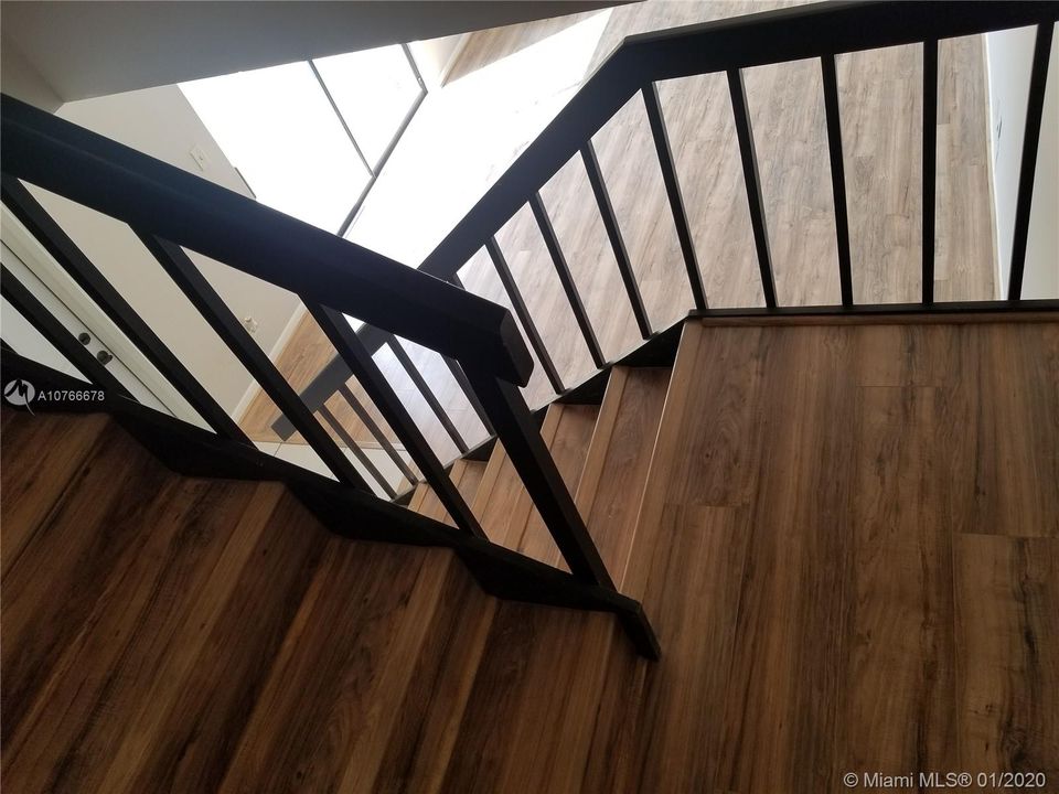 Recently Sold: $157,000 (2 beds, 1 baths, 1272 Square Feet)