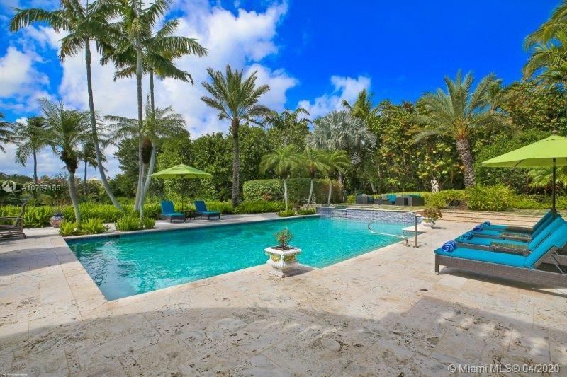 Recently Sold: $10,900,000 (5 beds, 6 baths, 9449 Square Feet)