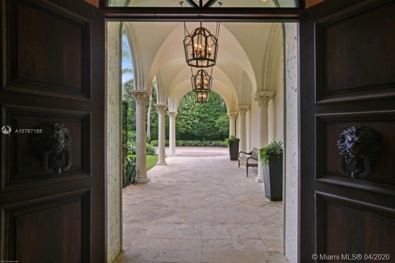 Recently Sold: $10,900,000 (5 beds, 6 baths, 9449 Square Feet)