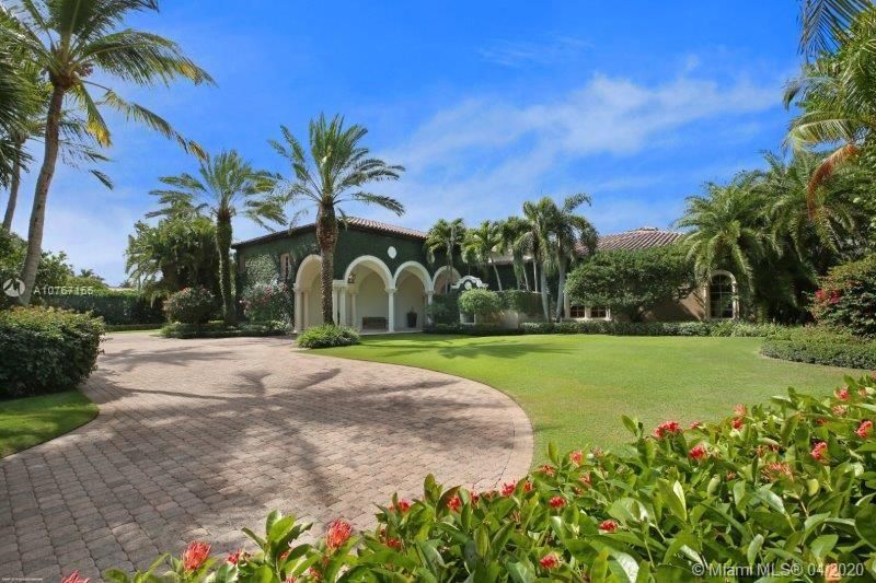 Recently Sold: $10,900,000 (5 beds, 6 baths, 9449 Square Feet)