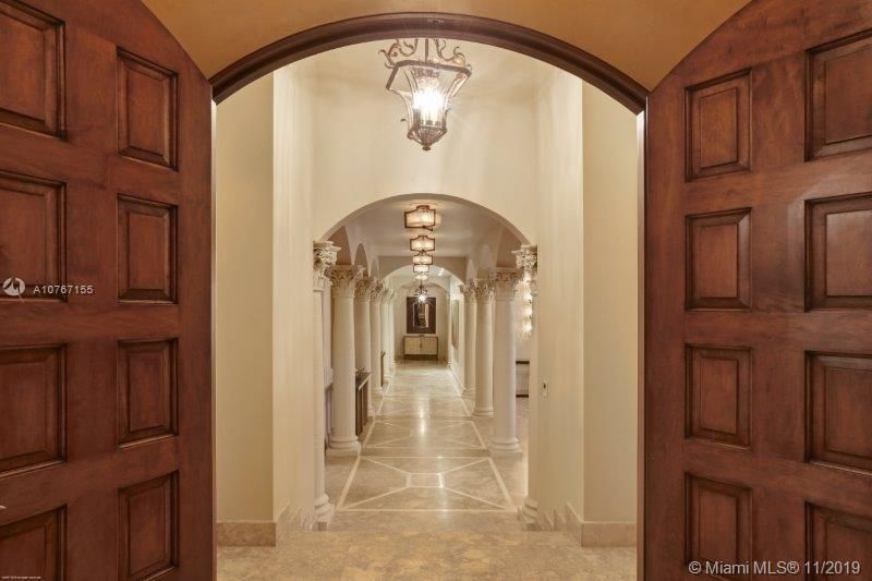 Recently Sold: $10,900,000 (5 beds, 6 baths, 9449 Square Feet)