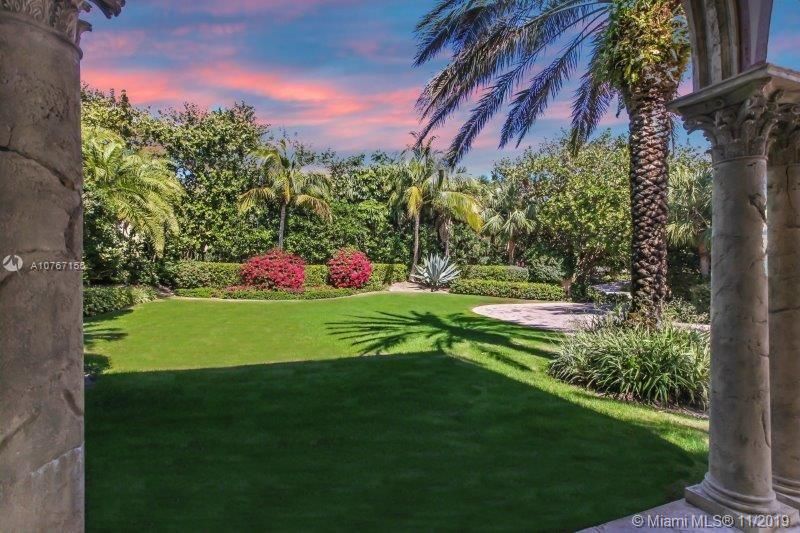 Recently Sold: $10,900,000 (5 beds, 6 baths, 9449 Square Feet)