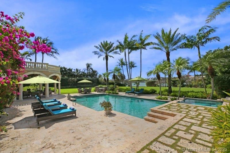 Recently Sold: $10,900,000 (5 beds, 6 baths, 9449 Square Feet)