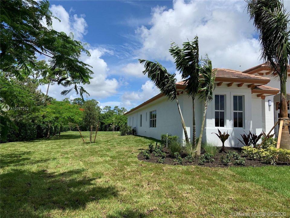 Vendido Recientemente: $979,990 (4 camas, 4 baños, 4364 Pies cuadrados)