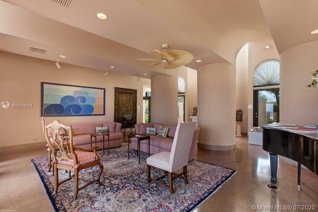 Recently Sold: $5,995,000 (3 beds, 4 baths, 3610 Square Feet)