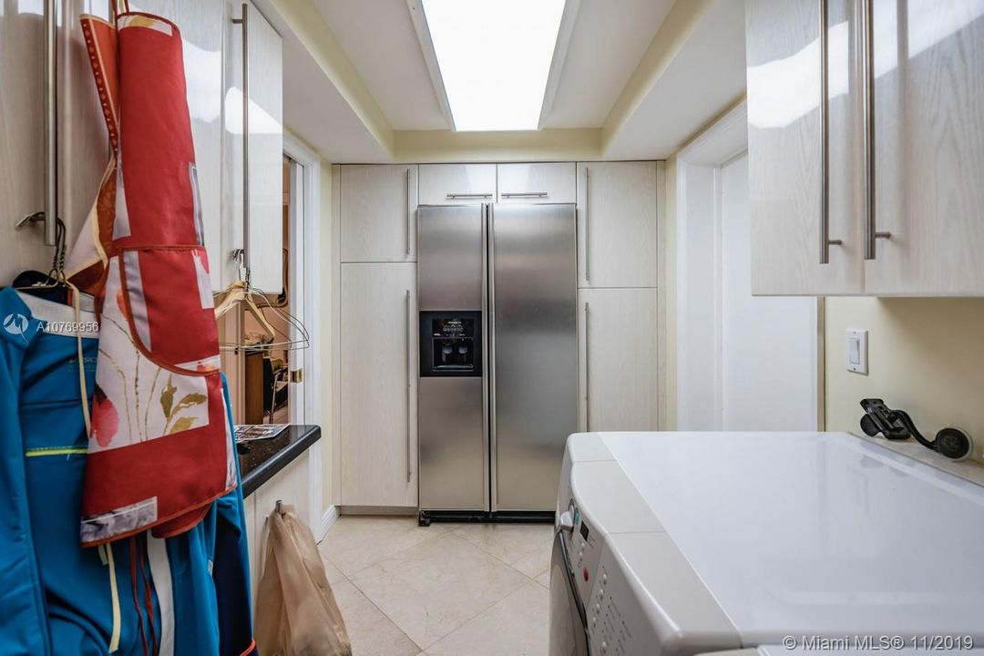 Недавно продано: $2,599,999 (6 спален, 5 ванн, 6152 Квадратных фут)