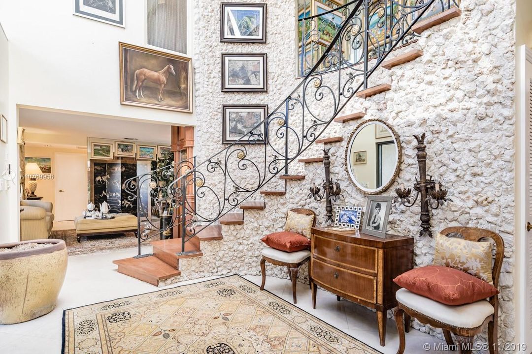 Недавно продано: $2,599,999 (6 спален, 5 ванн, 6152 Квадратных фут)